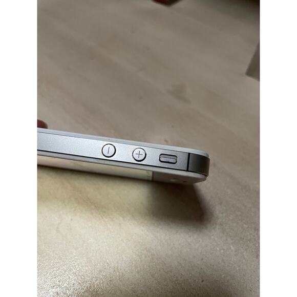 Apple iPhone4s a1387 16 GB White Unlocked Reset boxed Model MD277LL/A cell phone - Picture 11 of 16